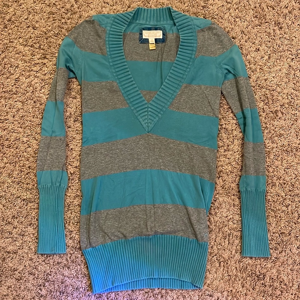 Size medium light weight sweater